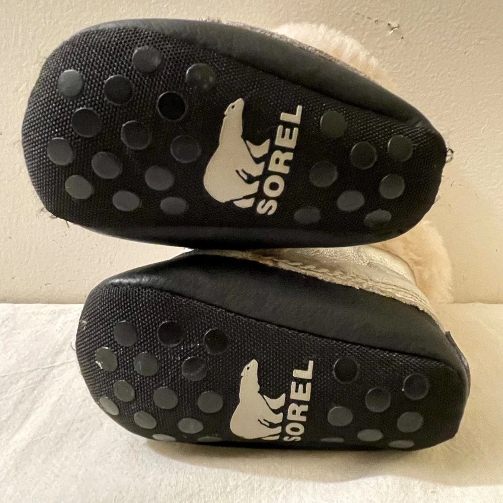 Sorel‎ Baby Size 3 Winter Boots Snow Caribou Silver Fur Lined Infant